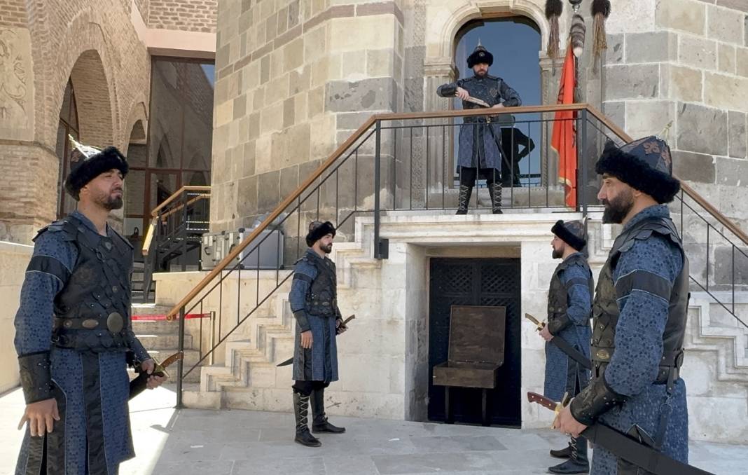 Konya 6 yıldır 8 sultan için nöbette! Kıyafet ve teçhizatları bile özel 2